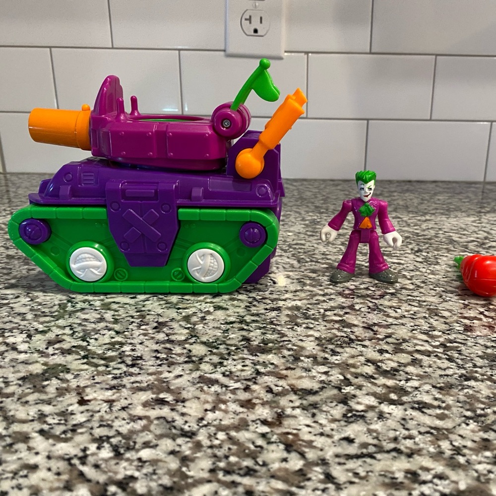 Fisher Price Imaginext DC Super Friends The Joker Tank Mattel 2011 with Figure